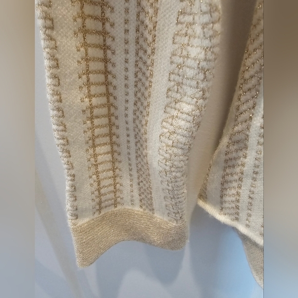 Oliver.o cream and gold shimmer wrap sweater size Large - Picture 6 of 11